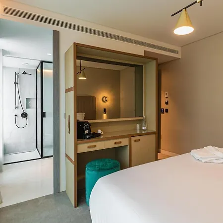 Luster Hotel