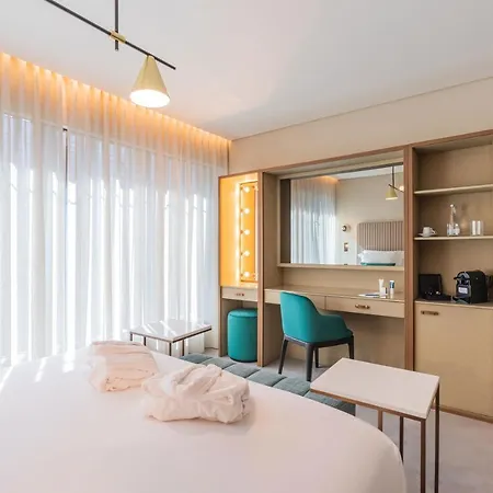 Luster Hotel