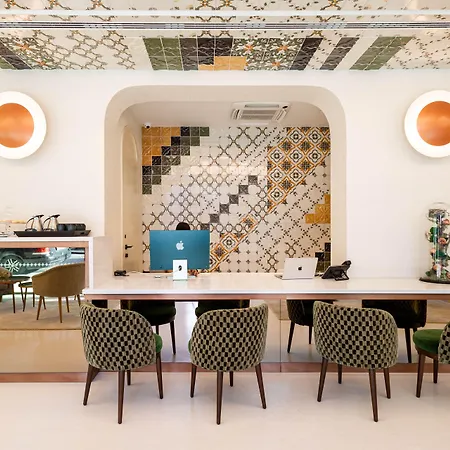 Luster Hotel