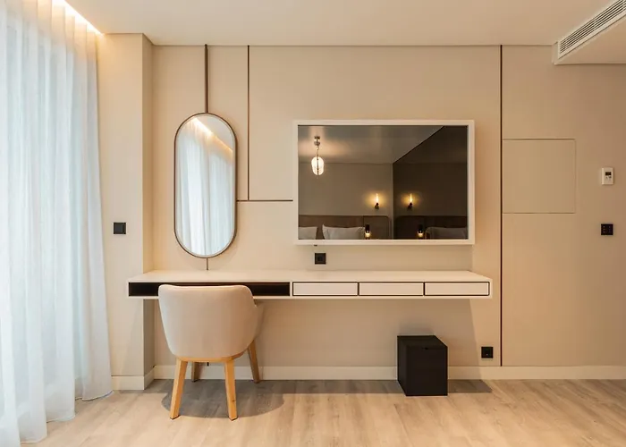 Ξενοδοχείο Luster 4*