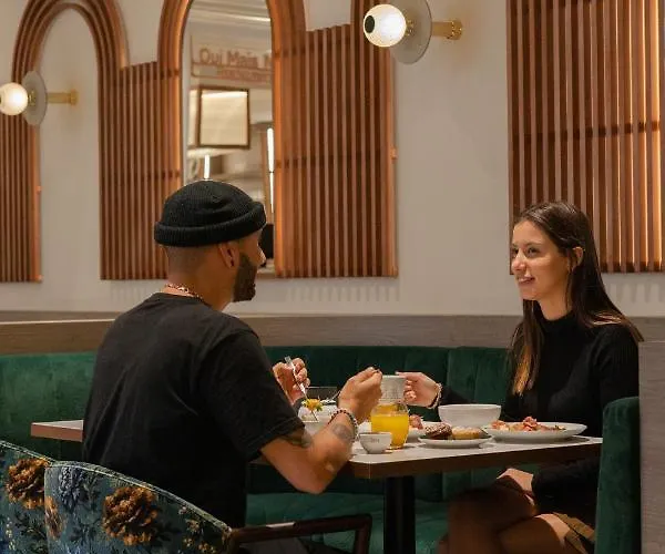 Luster Ξενοδοχείο 4*