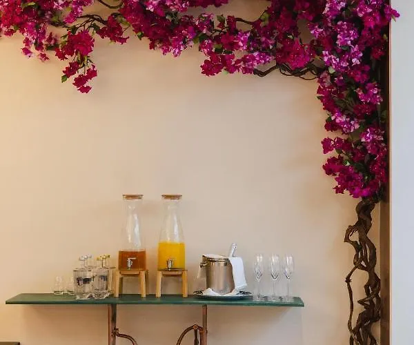 Ξενοδοχείο Luster 4*