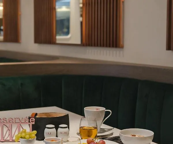 Luster Ξενοδοχείο