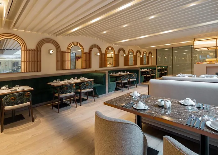 Luster Hotel