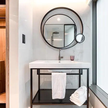 Luster Hotel 4*