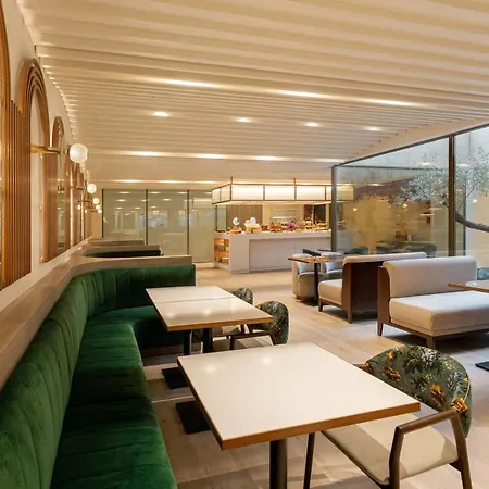 Luster Hotel
