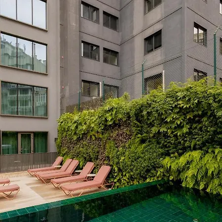 Hotel Luster 4*