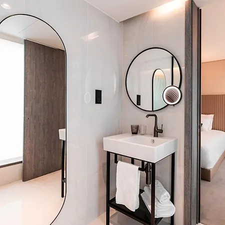 Luster Hotel 4*