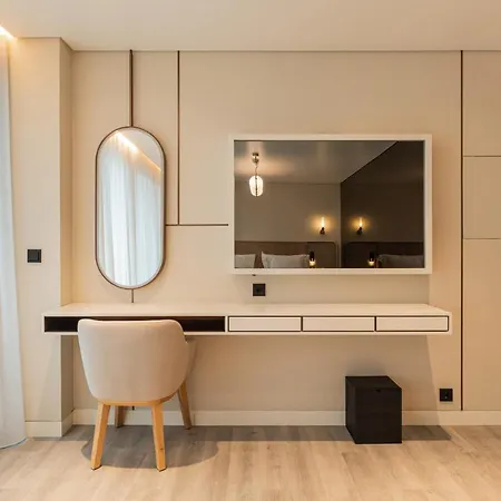 Hotel Luster 4*