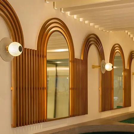 Luster Hotel 4*