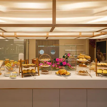 Luster Hotel 4*