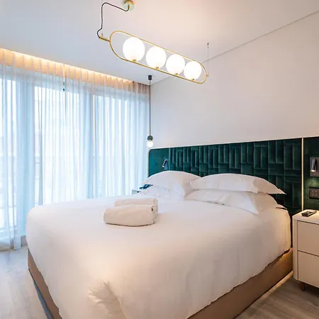 Luster Hotel